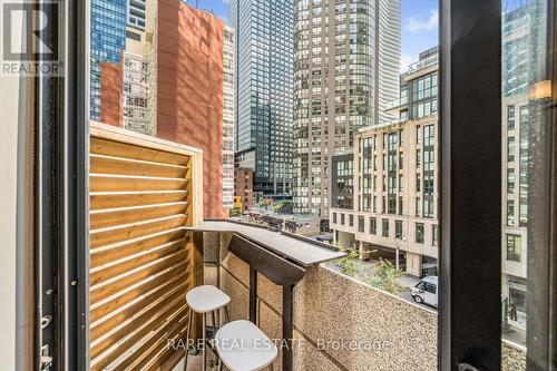 310 - 1001 Bay Street, Toronto, ON - Outdoor