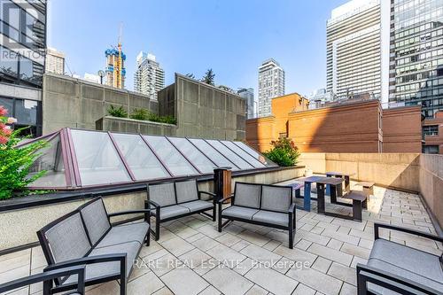 310 - 1001 Bay Street, Toronto, ON - Outdoor