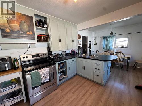 419 Ritchie St, Kimberley, BC - Indoor Photo Showing Kitchen With Double Sink