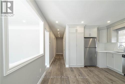 1 - 196 Upper Paradise Street, Hamilton, ON - Indoor Photo Showing Kitchen