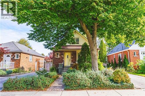 31 BUCHANAN Street  Hamilton, ON L9A 2V7