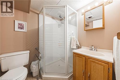 31 Buchanan Street, Hamilton, ON - Indoor Photo Showing Bathroom