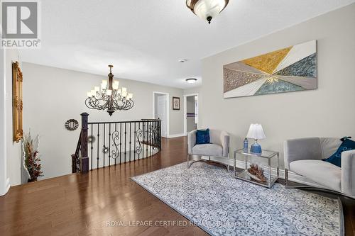 1468 Liverpool Street, Oakville, ON - Indoor Photo Showing Living Room