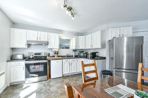 Cuisine - 33 410E Avenue, Saint-Hippolyte, QC - Indoor Photo Showing Kitchen