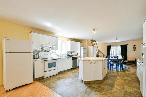 Cuisine - 33 410E Avenue, Saint-Hippolyte, QC - Indoor Photo Showing Kitchen