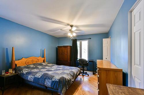 Chambre à coucher principale - 33 410E Avenue, Saint-Hippolyte, QC - Indoor Photo Showing Bedroom