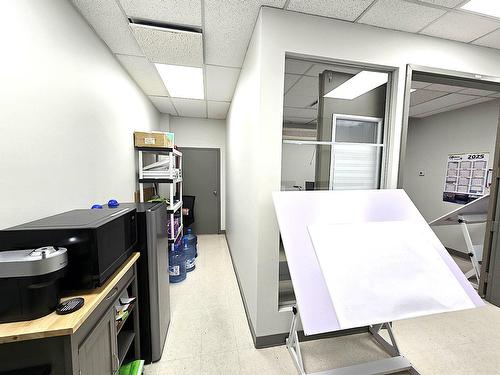 Office - 212-3675 Boul. De La Grande-Allée, Boisbriand, QC - Indoor