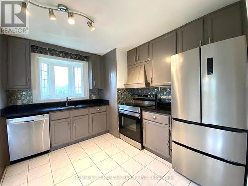 6986 Centennial Street, Niagara Falls, ON - Indoor Photo Showing Kitchen