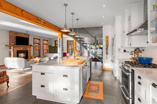 Cuisine - 200 Ch. De Villandry, Saint-Adolphe-D'Howard, QC - Indoor Photo Showing Kitchen With Upgraded Kitchen