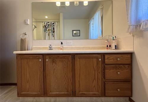 118 Levirs Avenue, Kimberley, BC - Indoor Photo Showing Bathroom