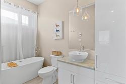 Salle de bains attenante à la CCP - 