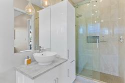 Salle de bains attenante à la CCP - 