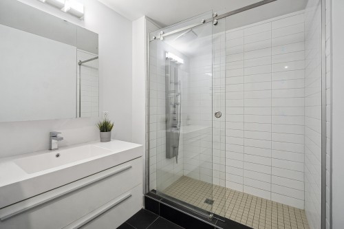 Salle de bains - 512-1450 Rue Parthenais, Montréal (Ville-Marie), QC - Indoor Photo Showing Bathroom