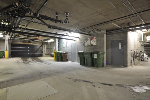 Vue d'ensemble - 512-1450 Rue Parthenais, Montréal (Ville-Marie), QC - Indoor Photo Showing Garage