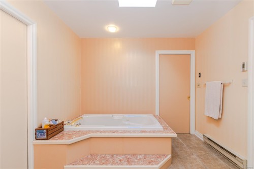 4727 Treetop Hts, Saanich, BC 