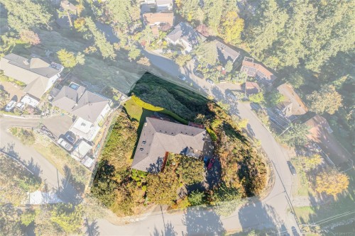 4727 Treetop Hts, Saanich, BC 