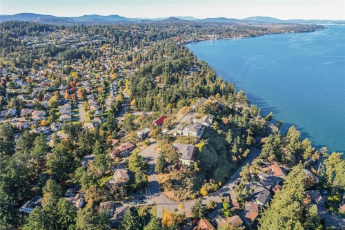 4727 Treetop Hts, Saanich, BC 