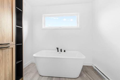 Salle de bains - Rue Du Havre, Lévis (Les Chutes-De-La-Chaudière-Ouest), QC - Indoor Photo Showing Bathroom