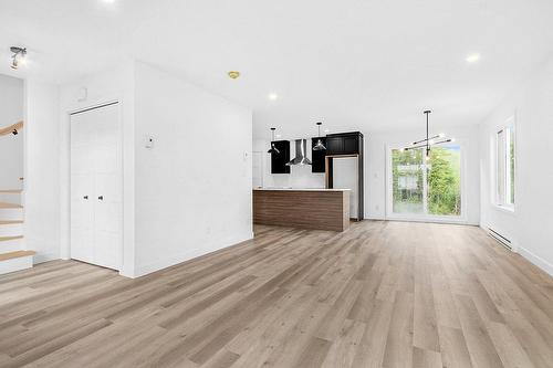 Salon - Rue Du Havre, Lévis (Les Chutes-De-La-Chaudière-Ouest), QC - Indoor