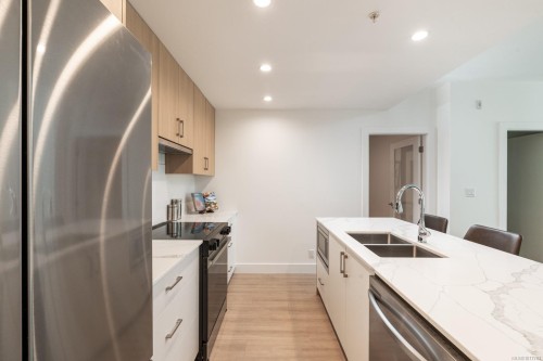 212-258 Helmcken Rd, View Royal, BC - Indoor Photo Showing Kitchen With Double Sink With Upgraded Kitchen