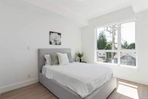 304-258 Helmcken Rd, View Royal, BC - Indoor Photo Showing Bedroom