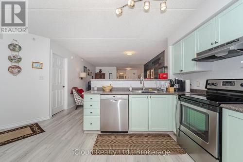 111 - 2035 Appleby Line, Burlington, ON - Indoor Photo Showing Kitchen With Stainless Steel Kitchen With Double Sink
