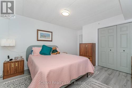 111 - 2035 Appleby Line, Burlington, ON - Indoor Photo Showing Bedroom