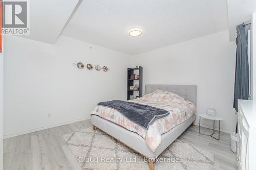 111 - 2035 Appleby Line, Burlington, ON - Indoor Photo Showing Bedroom