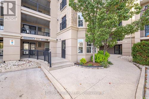 111 - 2035 Appleby Line, Burlington, ON - Outdoor