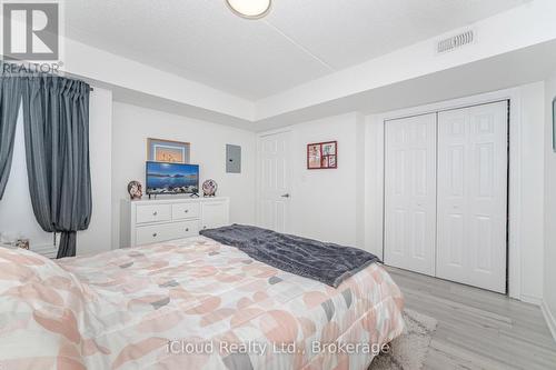 111 - 2035 Appleby Line, Burlington, ON - Indoor Photo Showing Bedroom