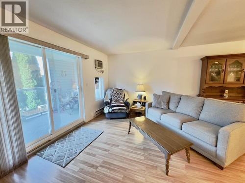 298 Yorkton Avenue Unit# 109, Penticton, BC - Indoor Photo Showing Living Room