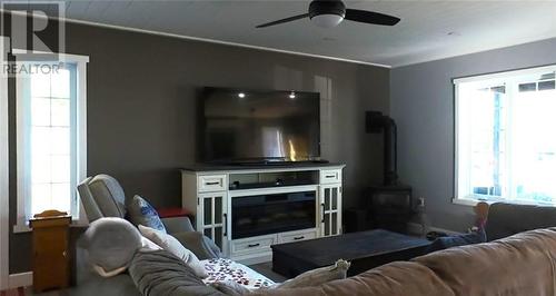 29 Vankoughnet  St. E., Little Current, ON - Indoor Photo Showing Living Room