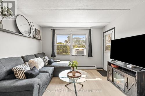 215 - 41 Rykert Street, St. Catharines (Western Hill), ON - Indoor Photo Showing Living Room