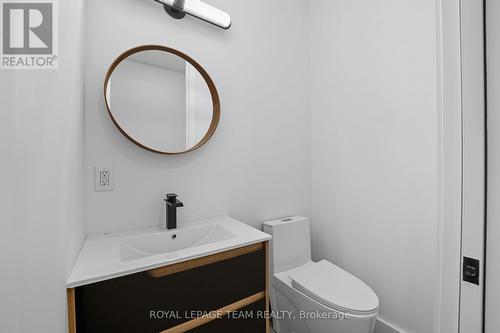 984 Watson Street, Ottawa, ON - Indoor Photo Showing Bathroom