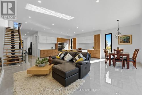 984 Watson Street, Ottawa, ON - Indoor Photo Showing Living Room