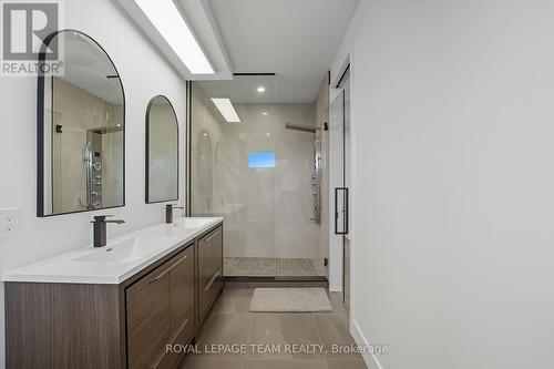 984 Watson Street, Ottawa, ON - Indoor Photo Showing Bathroom