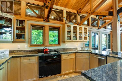 1024 Neals Road, Muskoka Lakes (Wood (Muskoka Lakes)), ON - Indoor Photo Showing Kitchen