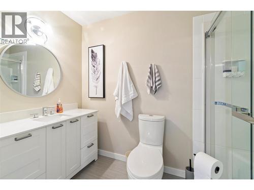 6400 Spencer Road Unit# 17, Kelowna, BC - Indoor Photo Showing Bathroom