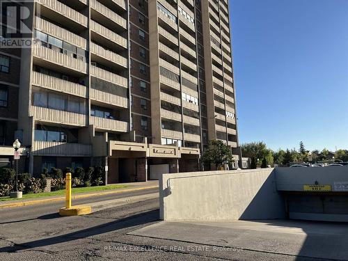 2105 - 3390 WESTON ROAD  Toronto, ON M9M 2X3