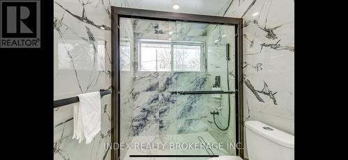 22 Sora Drive W, Mississauga, ON - Indoor Photo Showing Bathroom