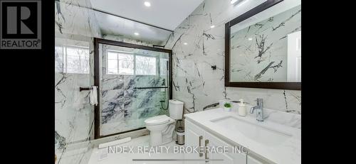 22 Sora Drive W, Mississauga, ON - Indoor Photo Showing Bathroom