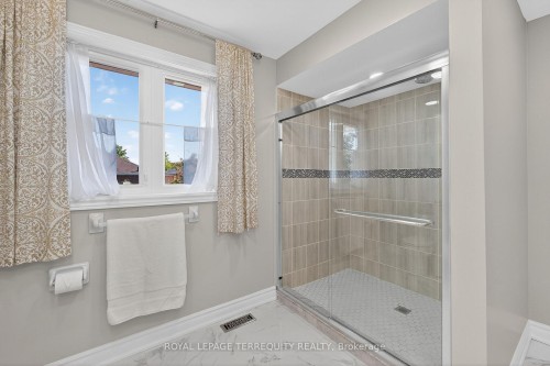 3108 Eden Oak Crescent, Mississauga, ON - Indoor Photo Showing Bathroom