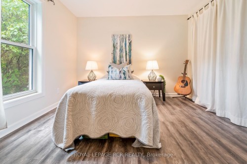 19619 Main Street, Caledon, ON - Indoor Photo Showing Bedroom
