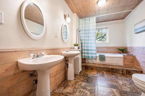 19619 Main Street, Caledon, ON - Indoor Photo Showing Bathroom