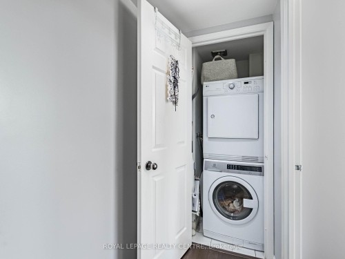 601-50 Eglinton Avenue W, Mississauga, ON - Indoor Photo Showing Laundry Room