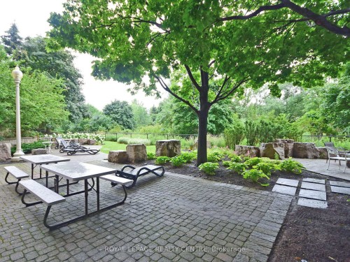 601-50 Eglinton Avenue W, Mississauga, ON - Outdoor