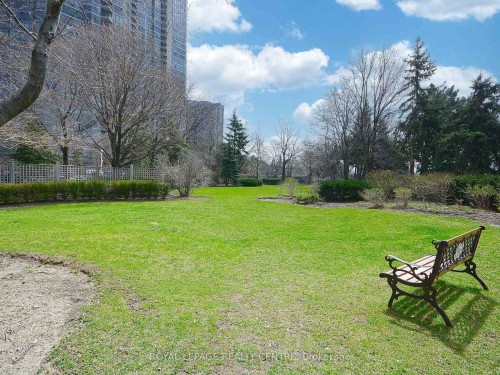 601-50 Eglinton Avenue W, Mississauga, ON - Outdoor