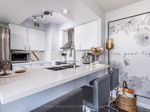 601-50 Eglinton Avenue W, Mississauga, ON - Indoor Photo Showing Kitchen With Double Sink