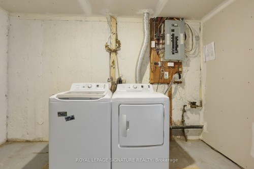 1506 Queen'S Boulevard, Kitchener, ON - Indoor Photo Showing Laundry Room