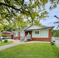 Main-136 Wye Valley Road  Toronto, ON M1P 2B1